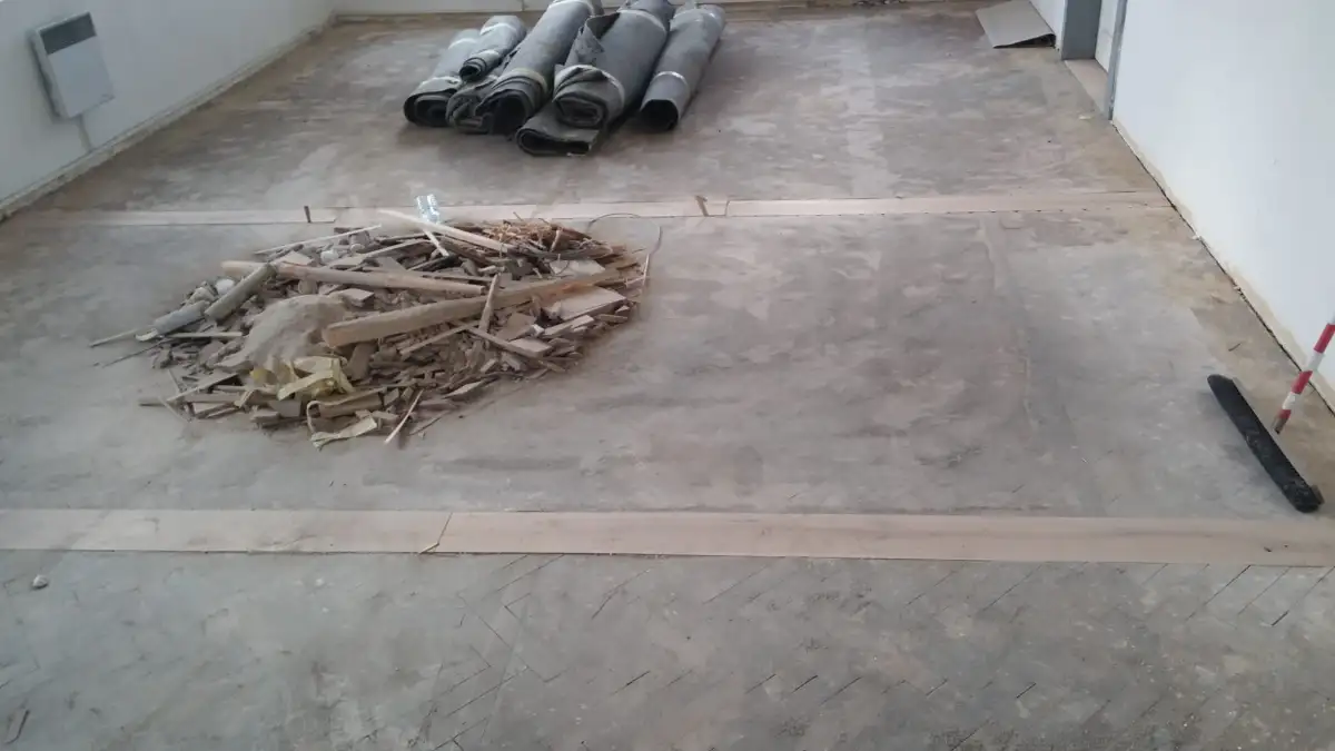 podlaha pred renovaci